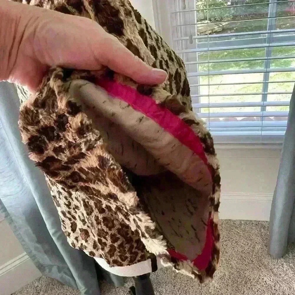 Trina Turk Animal Print Faux Fur Sweater Size Medium - Picture 6 of 10